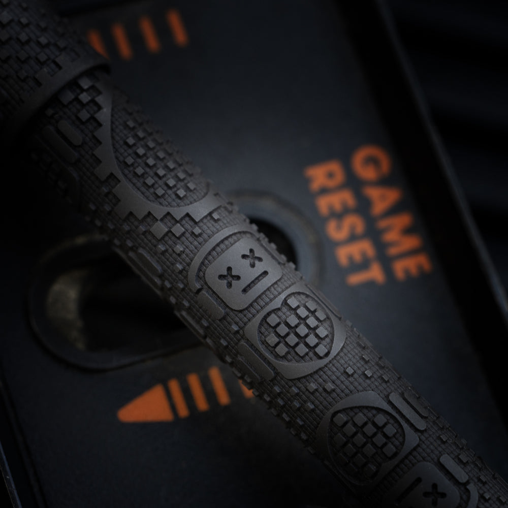 Titanium TechLiner Grid Pen -- Inverse Robot Heart (Black TRD)