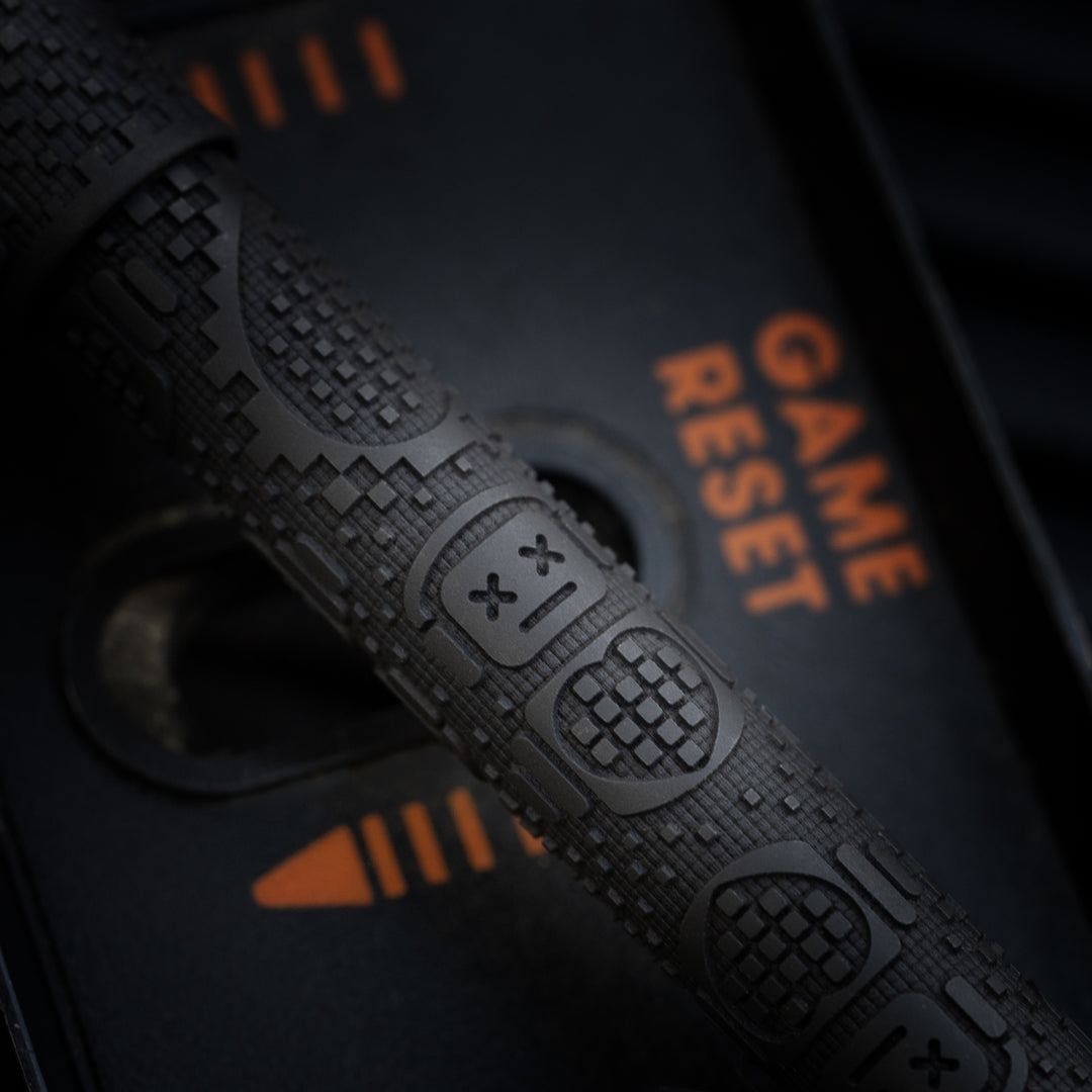 Titanium TechLiner Grid Pen -- Inverse Robot Heart (Black TRD)