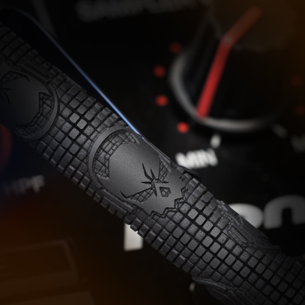 Titanium TechLiner Grid Pen -- Ladetta (Black TRD)