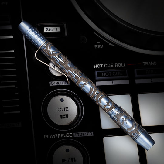 Titanium TechLiner Grid Pen -- Ladetta (Oil Slick Blue)