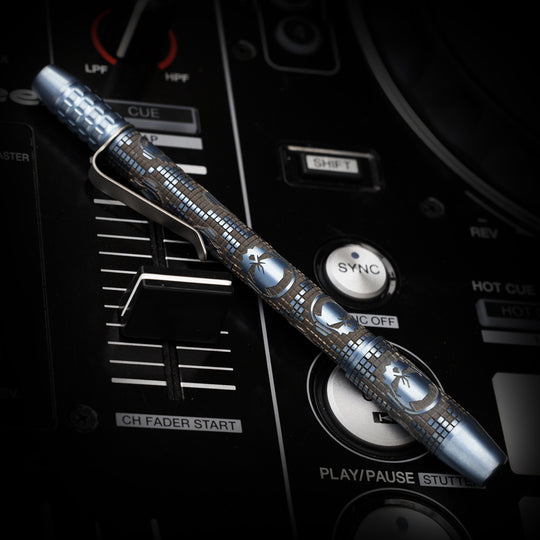 Titanium TechLiner Grid Pen -- Ladetta (Oil Slick Blue)