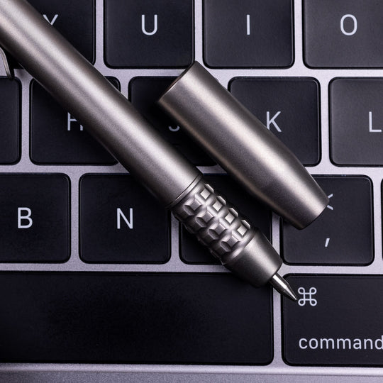 Titanium TechLiner Grid Pen -- (Space Gray)
