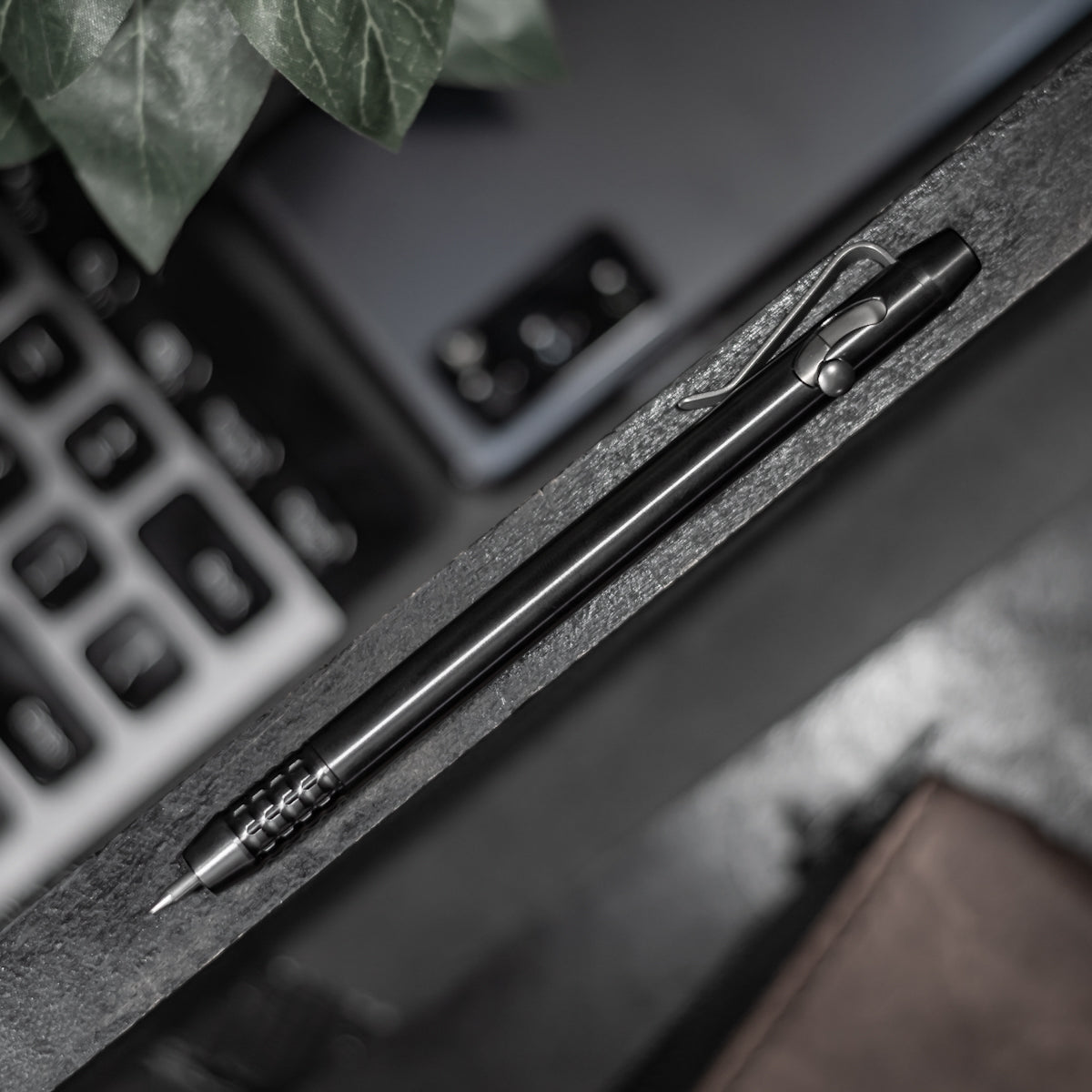 Big Idea Design Bolt Action Pen (Titanium DLC Black)